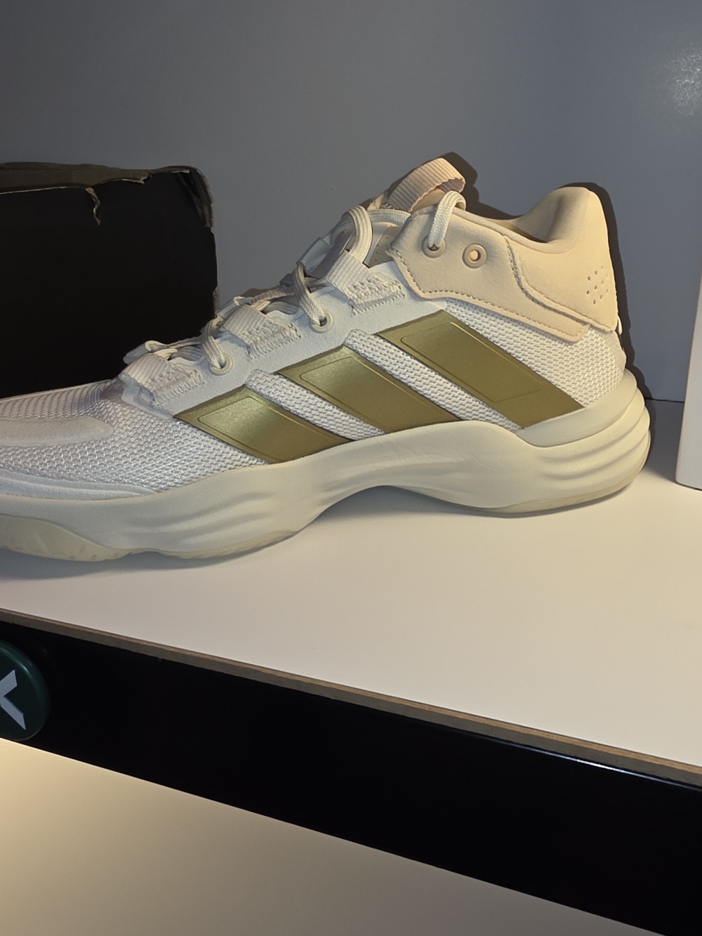 adidas Courtstabil W 9.5W - Picture 2 of 5